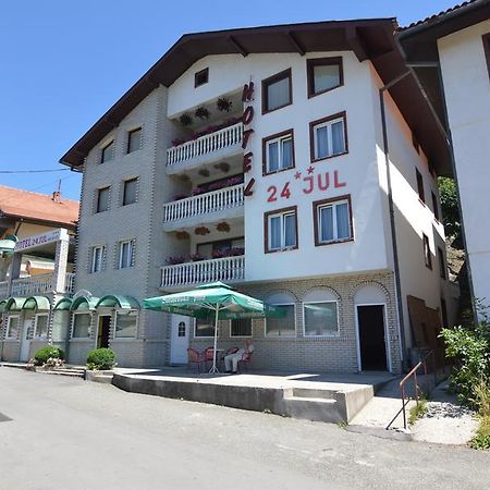 Hotel 24 Jul Плєвля Екстер'єр фото