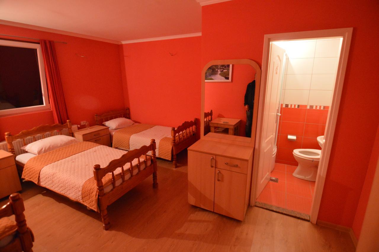 Hotel 24 Jul Плєвля Екстер'єр фото