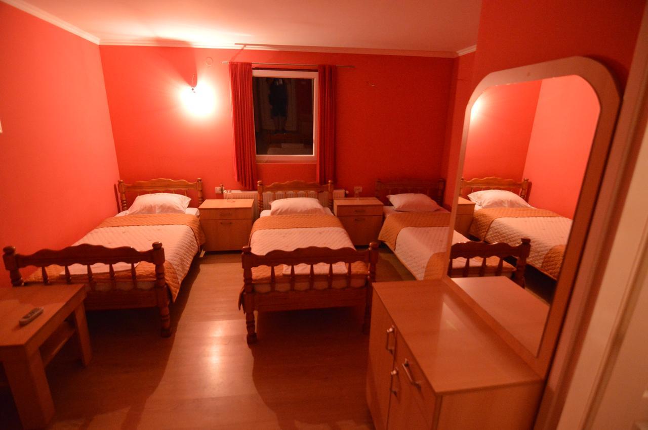 Hotel 24 Jul Плєвля Екстер'єр фото