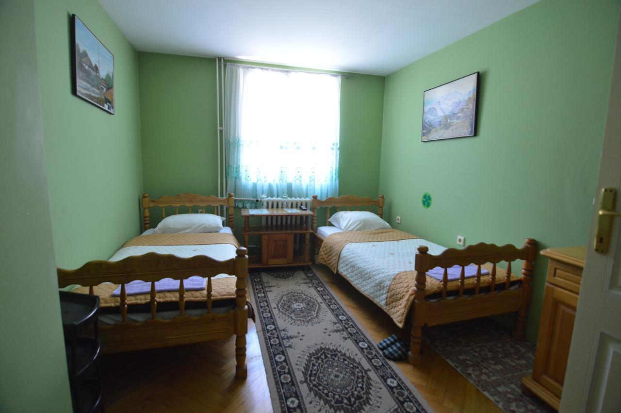 Hotel 24 Jul Плєвля Екстер'єр фото