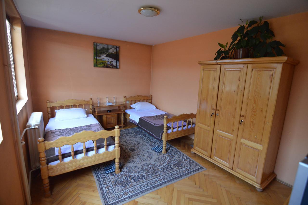 Hotel 24 Jul Плєвля Екстер'єр фото