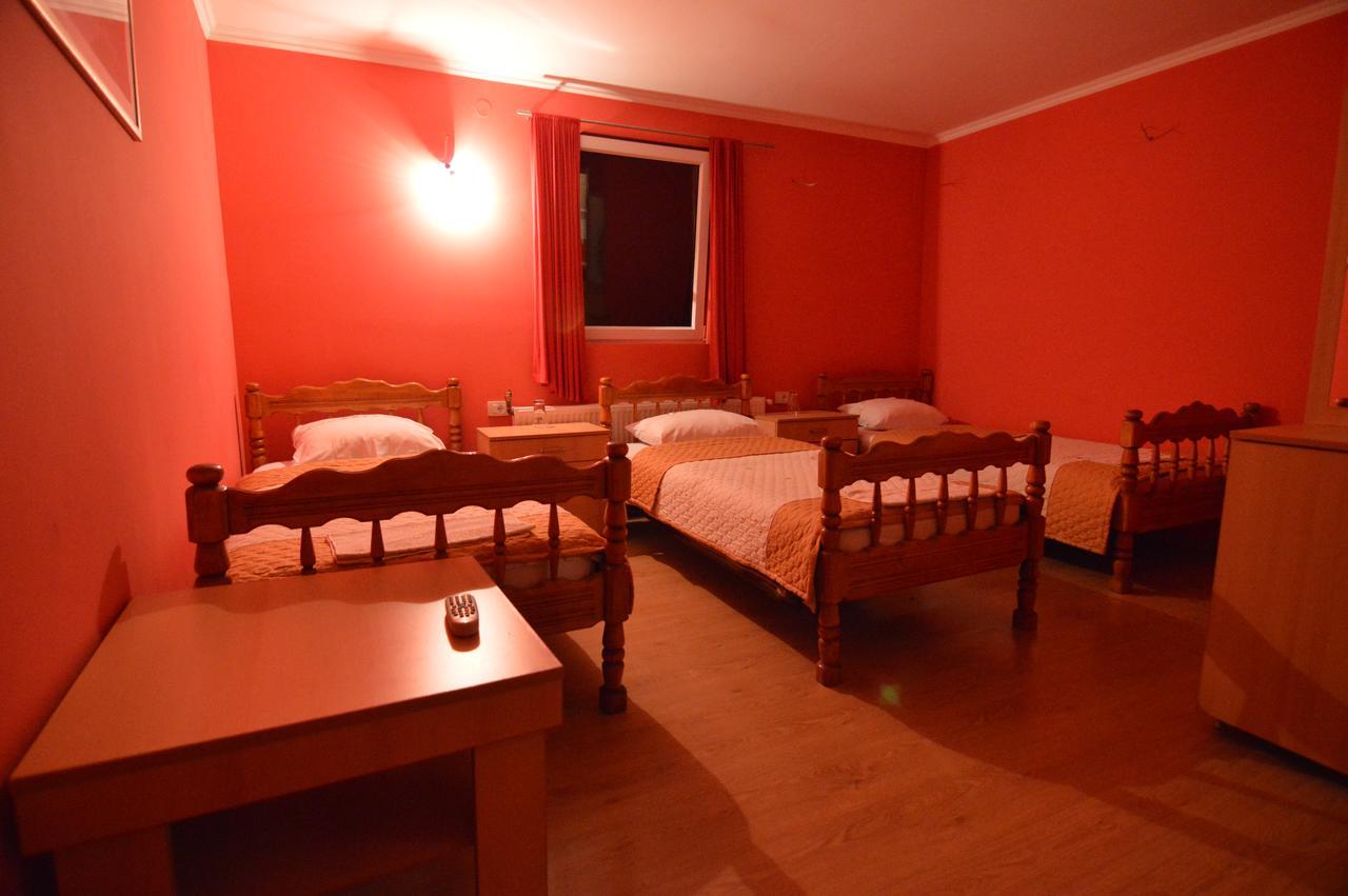 Hotel 24 Jul Плєвля Екстер'єр фото