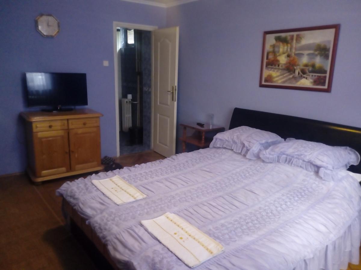 Hotel 24 Jul Плєвля Екстер'єр фото